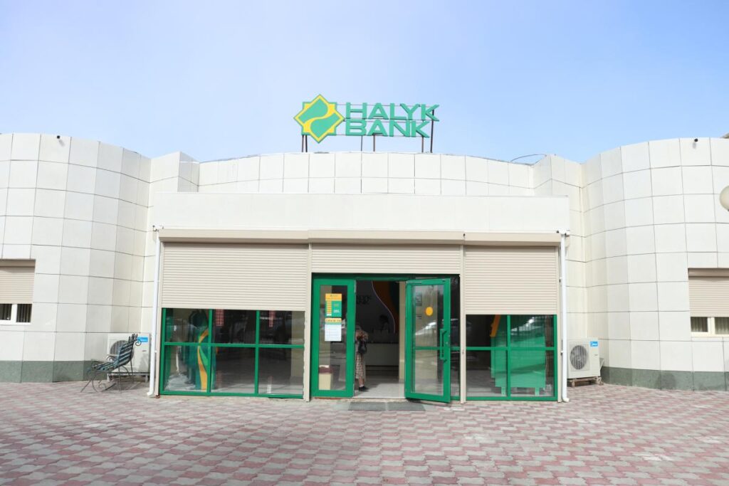 HALYK BANK — рекламное оформление филиала в Жанаозене