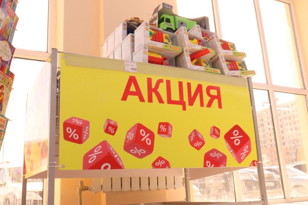 Вывеска супермаркета «ЛИДЕР» в Актау — наружная реклама и оформление фасада от VFORMATE.